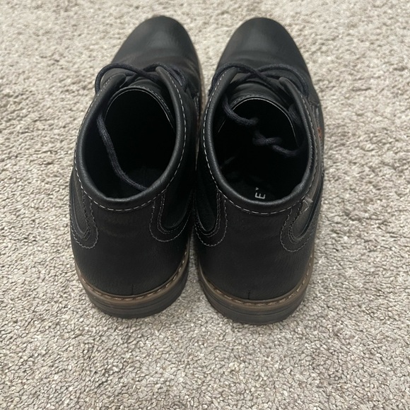 Black Leather Chukka Boots with Classic Lacing - Picture 3 of 6